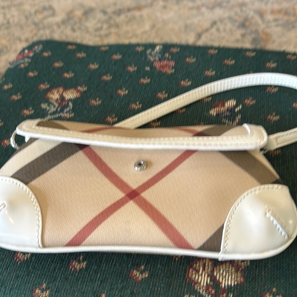 Burberry nova checked patencalfskin flap small bag 9 x 4” - Picture 8 of 8